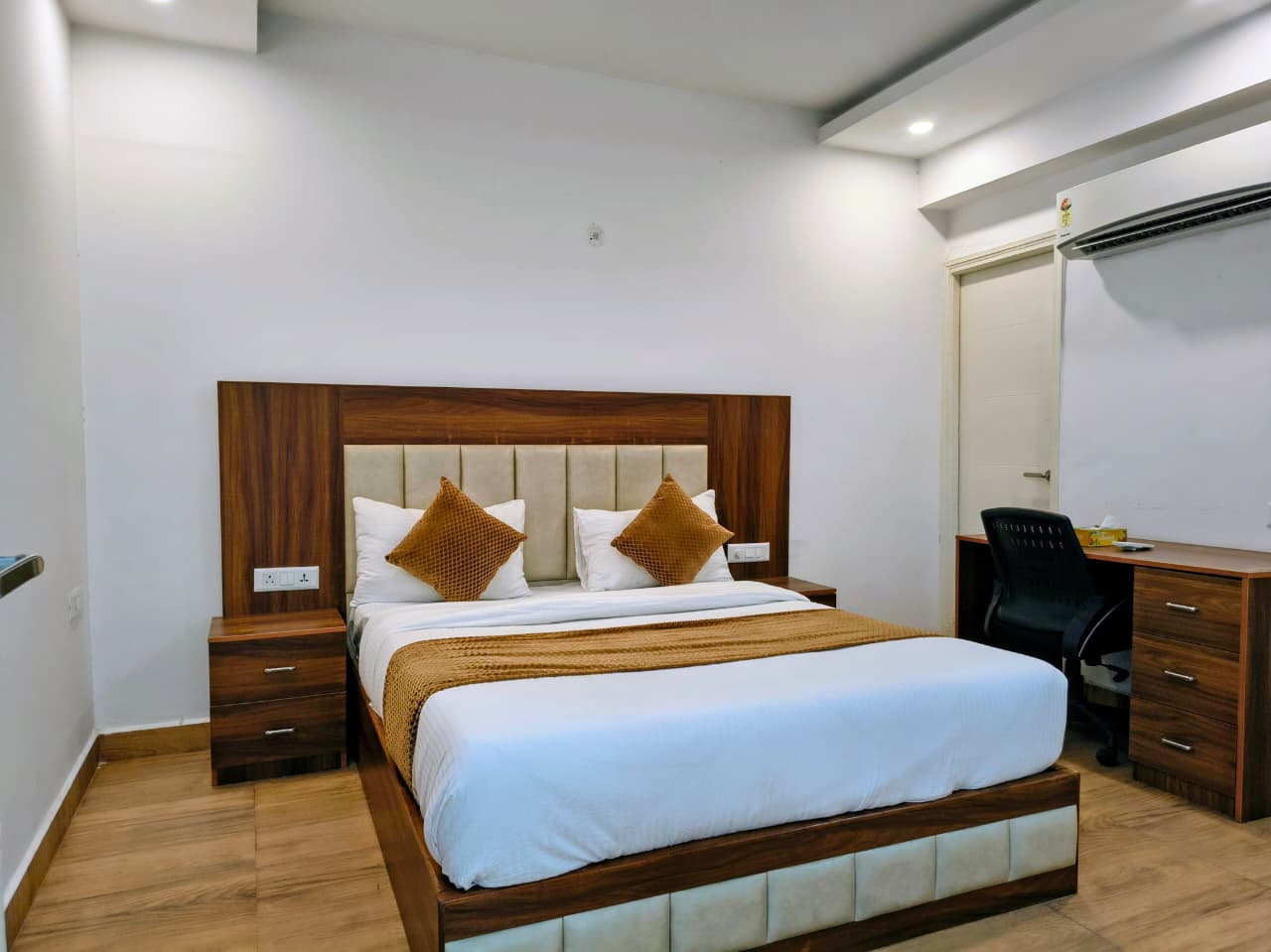Premium Apartment Master Bedroom